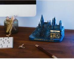 Actual product image NoName HARRY POTTER - Calendrier Perpétuel 3D en Résine - '9x10x14cm' (Hardcover)