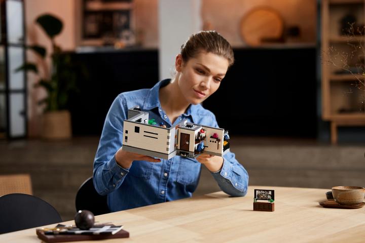 Image du produit LEGO Queer Eye – Le loft des Fab 5 (10291, LEGO Creator Expert, LEGO difficiles à trouver)