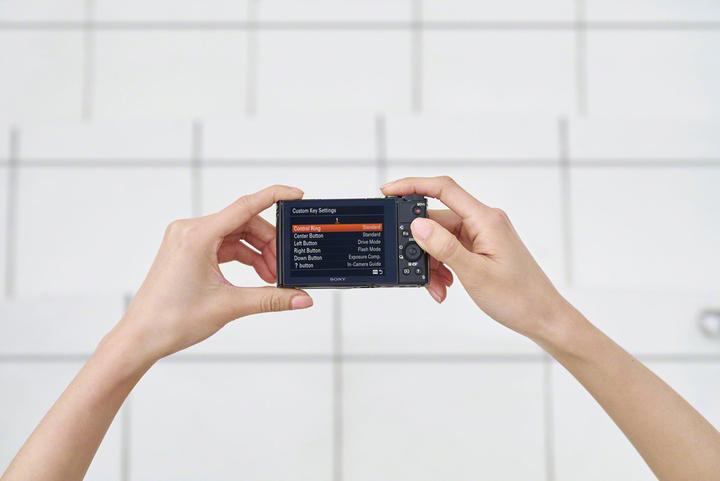 Actual product image Sony Cyber-Shot DSC WX500 (4.3 - 86 mm, 18.20 Mpx, 1/2,3'')