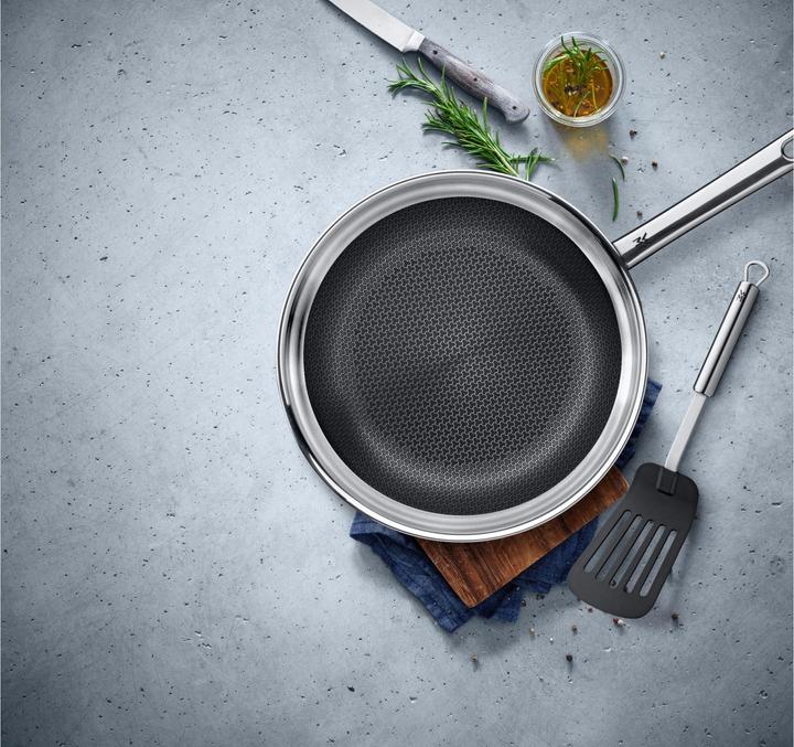 Produktbild WMF Edelstahlpfanne Bratpfanne 28cm Wender Profi Resist Induktion beschichtet (28 cm, Bratpfanne, Edelstahl, Aluminium)