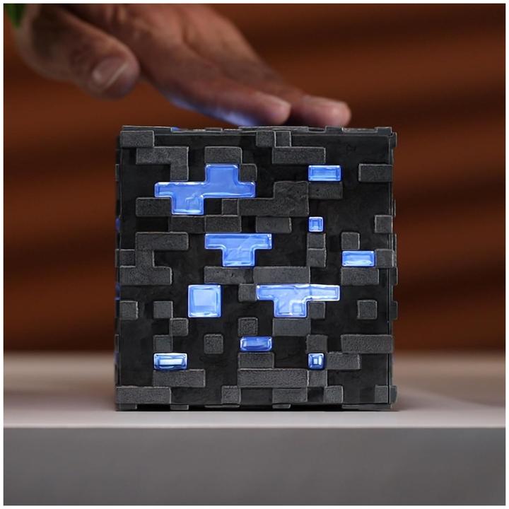 Actual product image Noble Collection Minecraft Replik Illuminating Diamond Ore Cube 10 cm