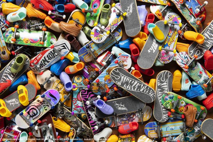 Actual product image Hot Wheels Skate Fingerboard + Shoe Asst