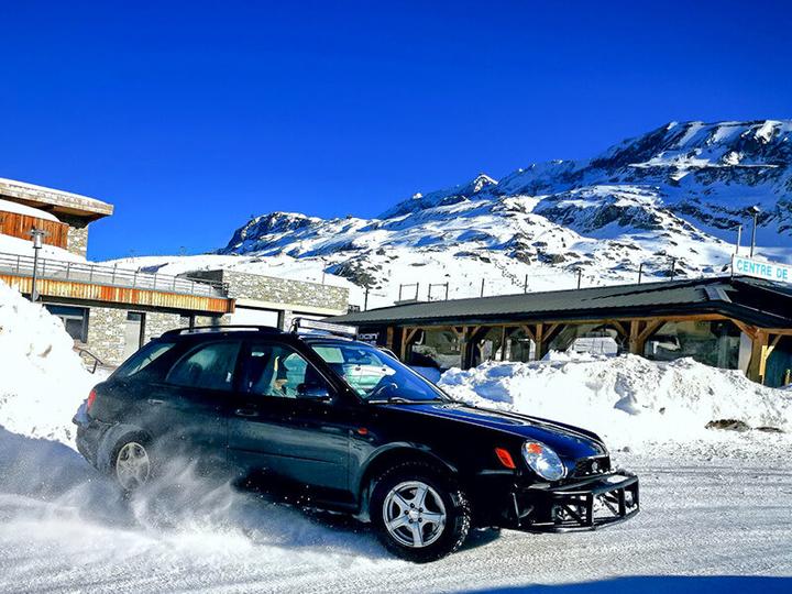 Image du produit Smartbox Pilotage sur glace d'une voiture de sport à l'Alpe d'Huez (1 pers.)