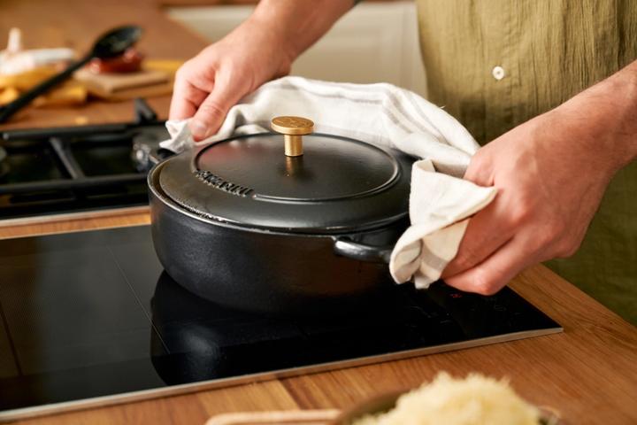 Image du produit Ballarini Cocotte BELLAMONTE 37 cm ovale 9,5 litres en fonte noire (37 cm, Cocotte + faitout, Fonte)