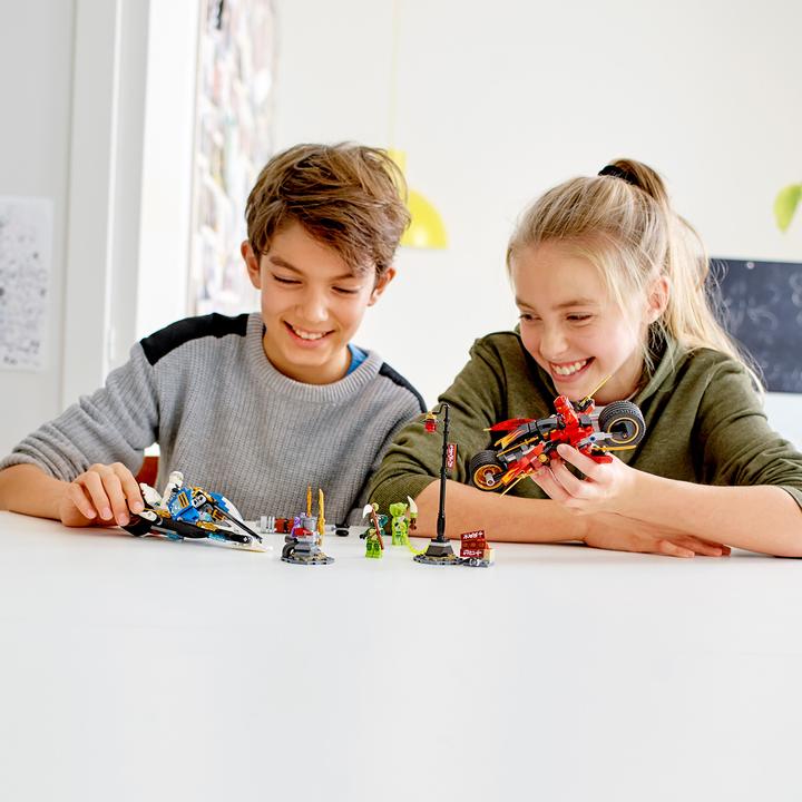 Produktbild LEGO Kais Feuer-Bike Zanes Schneemobil (70667, LEGO Ninjago)