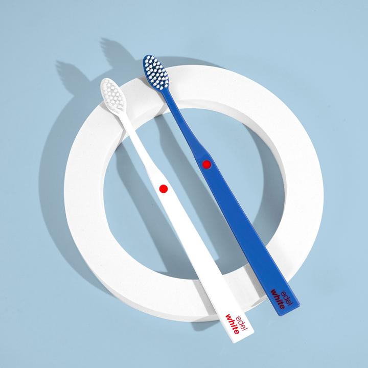 Produktbild Edel + White Flosserbrush Ultrasoft Zahnbürste (Extra weich, 1 x)