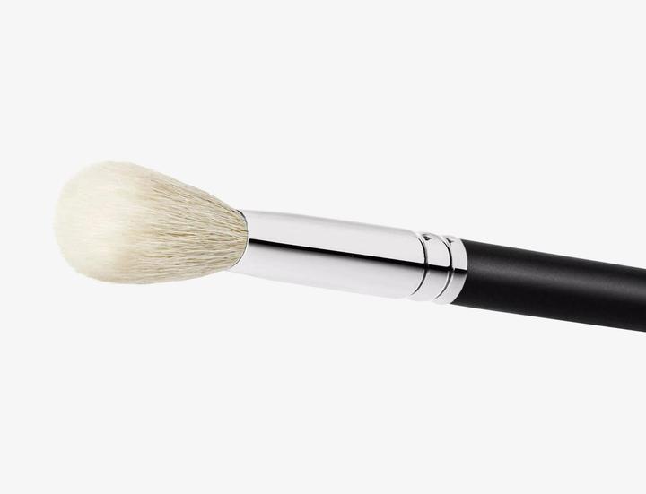 Actual product image MAC Cosmetics 168S Large Angled Contour Brush (Blusher)