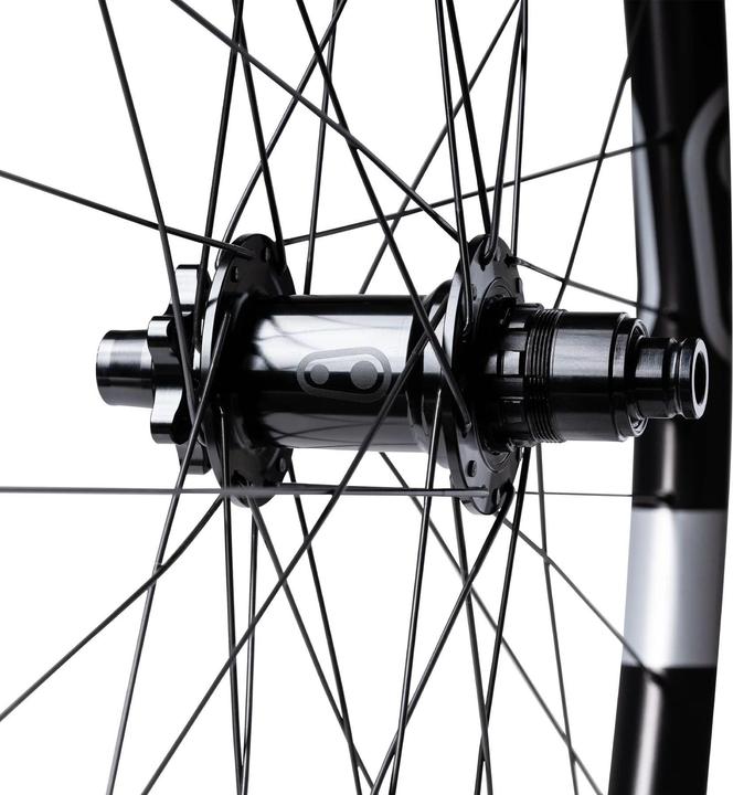 Actual product image Crankbrothers Synthesis Aluminium 2.0 DH BOOST I9 101 RW, 27.5", 157x12mm, Shimano HG, silver (Wheelset, 27.5")