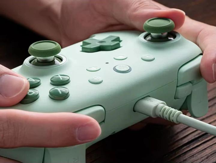 Actual product image 8bitdo Ultimate C Wired USB Green (Windows, Android)
