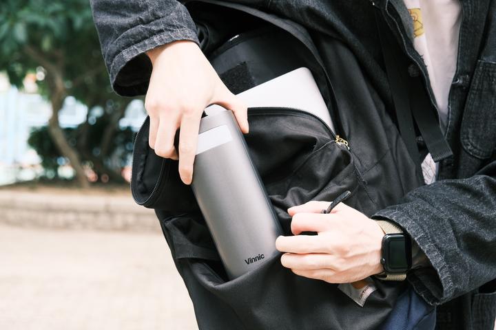 Actual product image Vinnic MOUNT PARKER Powerbank 60,000mAh 100W PD x2, black (60000 mAh, 100 W, 192 Wh)