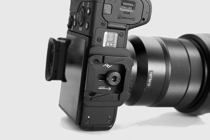 Actual product image Peak Design dual plate (Tripod quick-release plate)