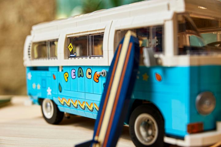 Immagine prodotto LEGO Volkswagen T2 Camping Bus (10279, LEGO Creator Expert, Set LEGO rari)