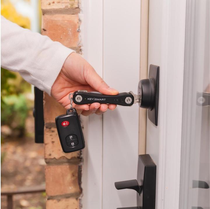 Actual product image Key Smart iPro key holder with Apple Find My