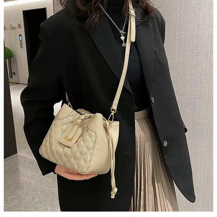 Actual product image Only-Bags.Store Schicke Mini Crossbody Bucket Bag - Kollektion Frühjahr/Sommer 2024, luxuriöse Textur