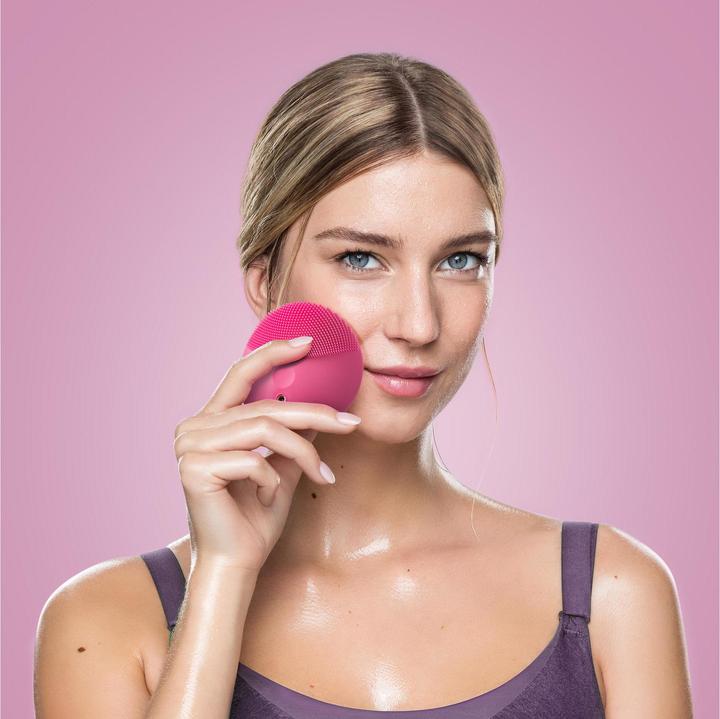 Actual product image Foreo Facial Cleanser Luna Mini 3 Fuchsia