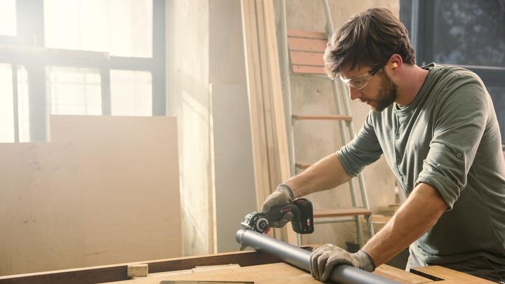 Actual product image Bosch Home & Garden AdvancedCut 18