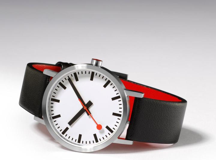 Actual product image Mondaine Classic Pure (Analogue wristwatch, Swiss made, 40 mm)