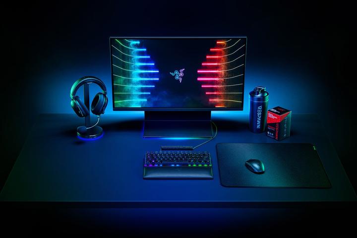 Produktbild Razer Strider (L)