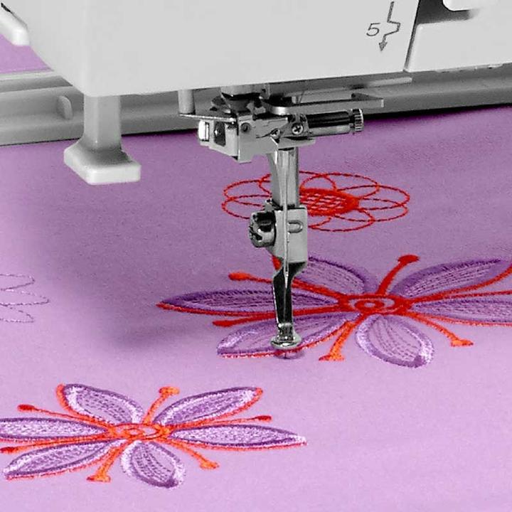 Produktbild Elna eXpressive 830