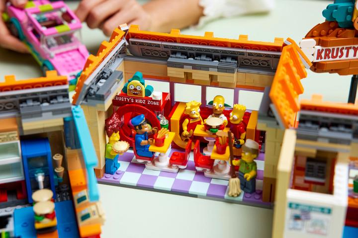 Actual product image LEGO 10352 The Simpsons: Krusty Burger (10352, LEGO Icons)