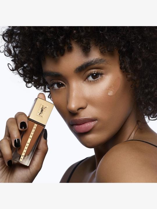 Actual product image Yves Saint Laurent TOUCHE ÉCLAT le teint foundation #70-beige 25 ml (No. B70 - Mocha)
