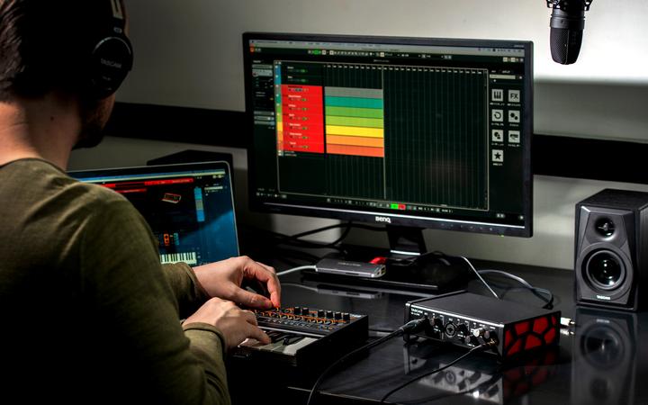 Produktbild Tascam US-2x2HR (USB)