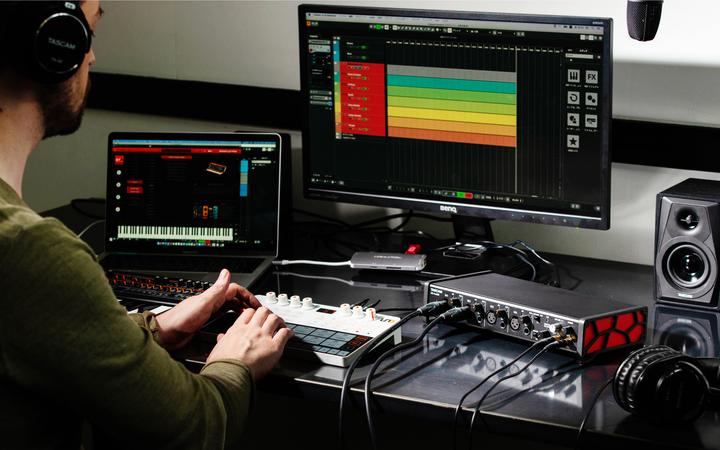 Actual product image Tascam US-4x4HR (USB)