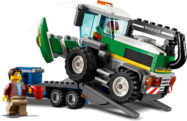 Actual product image LEGO Harvester Transport (60223, LEGO City)
