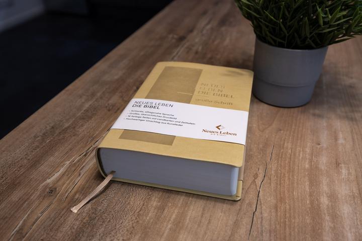 Produktbild Neues Leben. Die Bibel, grosse Schrift, Kunstleder (Deutsch, SCM R.Brockhaus, 2024)