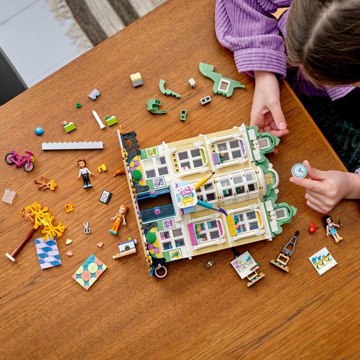 Actual product image LEGO Emma's art school (41711, LEGO Friends)