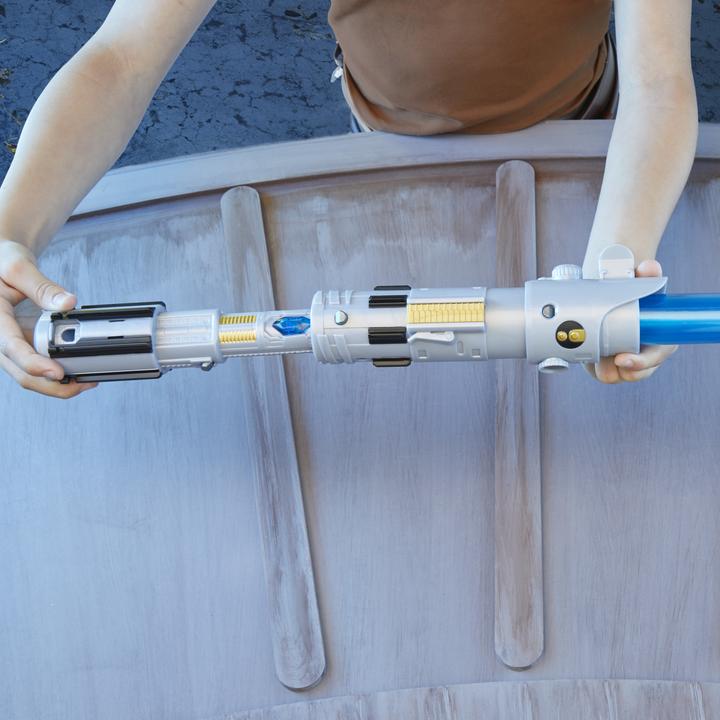Produktbild Hasbro Lightsaber Forge Luke Skywalker