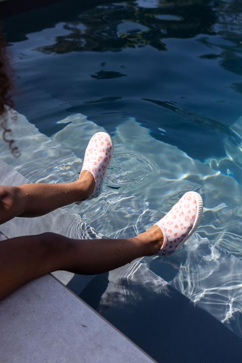Produktbild Swim Essentials Lycra Badeslippers Old Leopard (26)