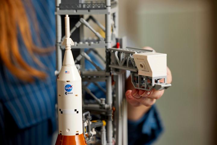 Produktbild LEGO NASA Artemis Startrampe (10341, LEGO Icons, LEGO Seltene Sets)