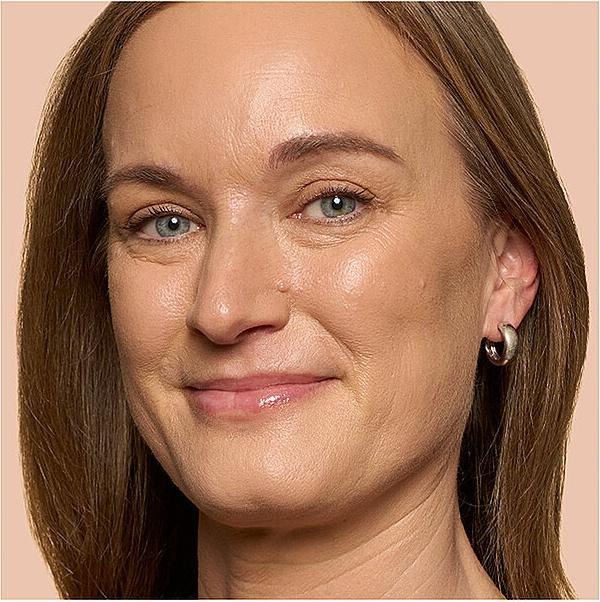Actual product image Bobbi Brown Fond de teint longue tenue SPF 15 Uber Beige (Uber Beige)