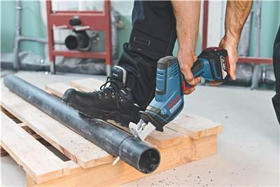 Produktbild Bosch Professional Akku-Säbelsäge GSA 18 V-Li C 2x ProCORE18V 4.0Ah +GAL18V-40