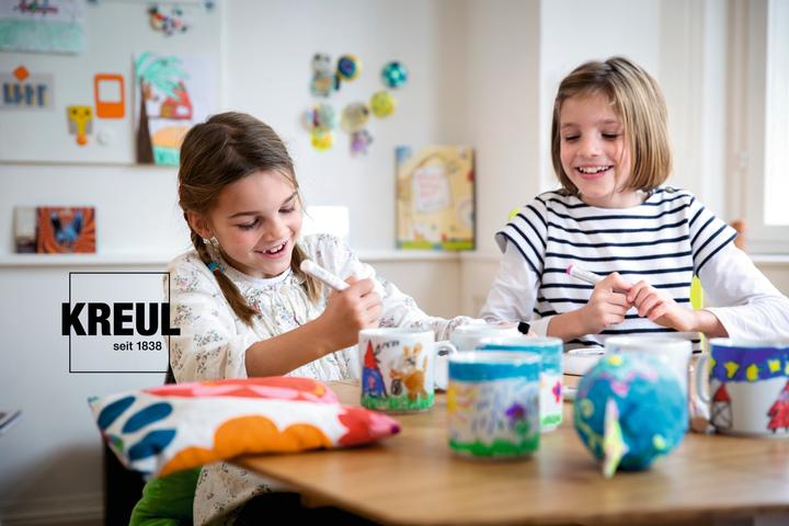 Produktbild Kreul Porzellanmarker "PorcelainPEN easy" Set (Rosa, Braun, Schwarz, Orange, Creme, Gelb, Grau, Violett, Dunkelblau, Dunkelgrün, Hellblau, Kirschrot, 3 mm, 12 x)