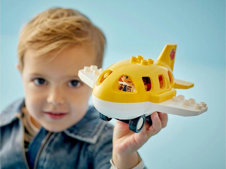 Produktbild LEGO Erster Besuch im Flughafen (10443)