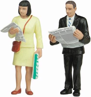 Image du produit Bachmann Trains G-Scale Figure 2 Voyageur debout avec journal