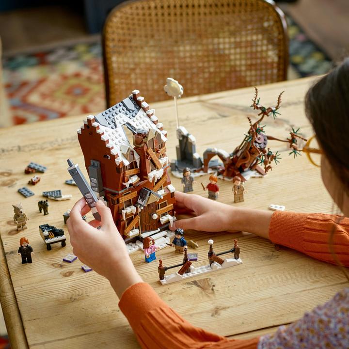 Image du produit LEGO Cabane hurlante et pâturage fouetté (76407, LEGO Harry Potter)