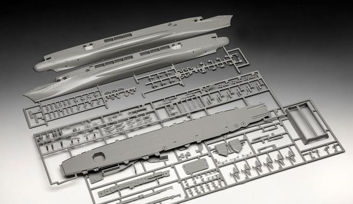 Produktbild Revell German Aircraft Carrier Graf Zeppelin