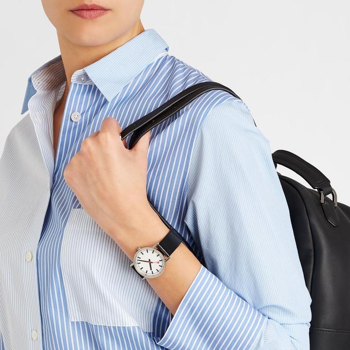 Actual product image Mondaine Classic Pure (Analogue wristwatch, Swiss made, 36 mm)