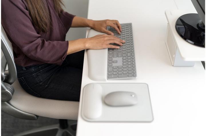 Actual product image Kensington K50437EU ErgoSoft mousepad with wrist rest for standard mousepilkas (M)