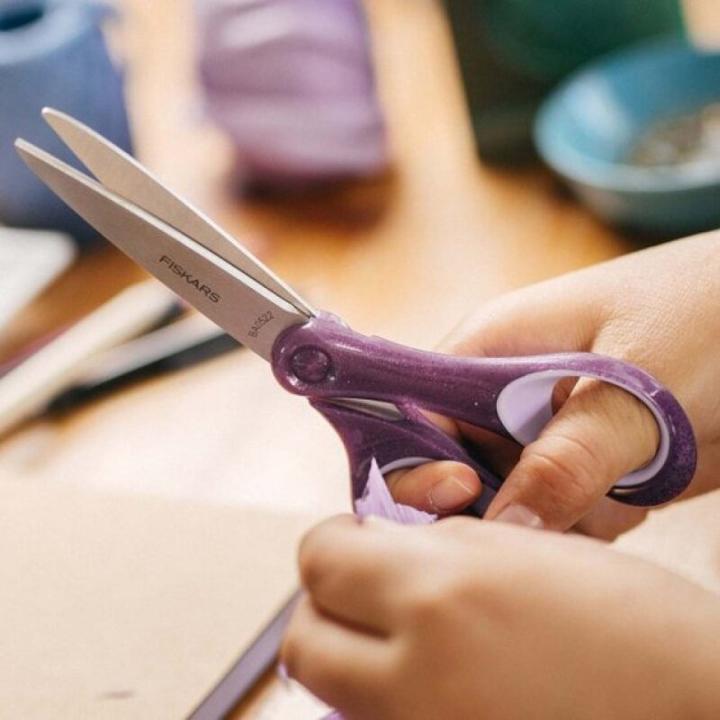 Produktbild Fiskars 1067860 Schülerschere, violett-glitzer (18 cm)