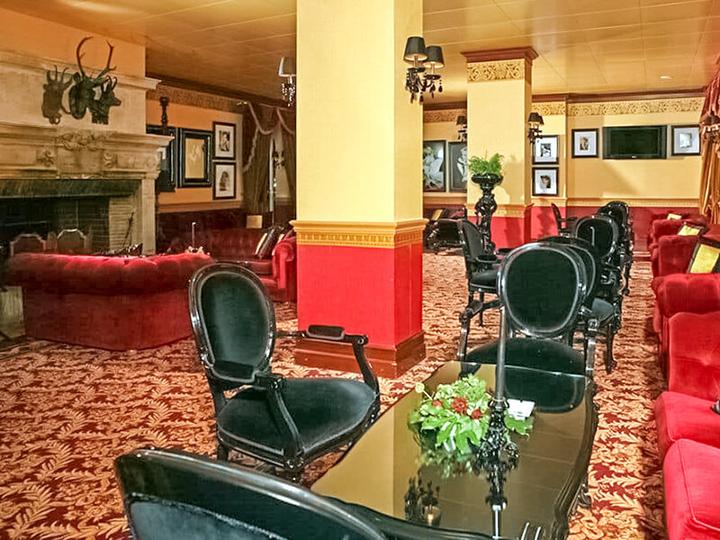 Produktbild Smartbox 1 Übernachtung in einem Golf Deluxe Zimmer und Zugang zum Spa im 5* Grand Hôtel du Golf & Palace (2 Pers.)