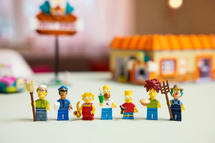 Actual product image LEGO 10352 The Simpsons: Krusty Burger (10352, LEGO Icons)