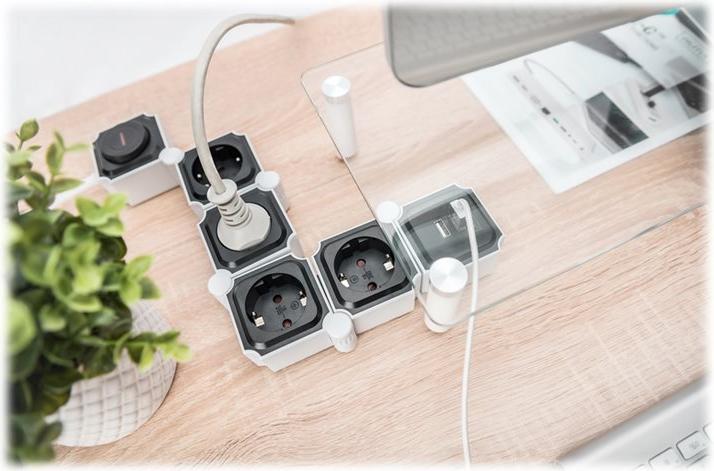 Productafbeelding Digitus Flexibele 4-weg stekkerdoos met 2 USB-poorten & schakelaar (4 x, CEE 7/3, 1.60 m)