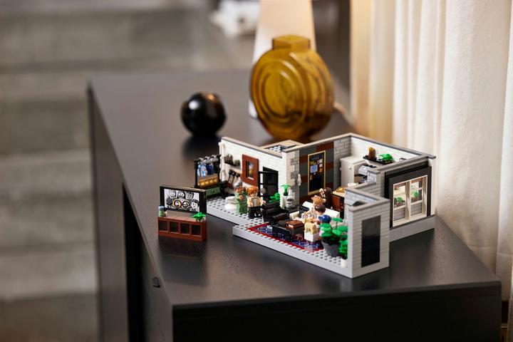 Image du produit LEGO Queer Eye – Le loft des Fab 5 (10291, LEGO Creator Expert, LEGO difficiles à trouver)