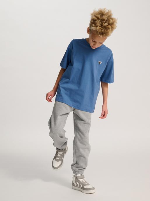 Actual product image hummel hmlJR LOOSE T-SHIRT S/S BEE (58, 59, 60, 61, 62, 63, 64)