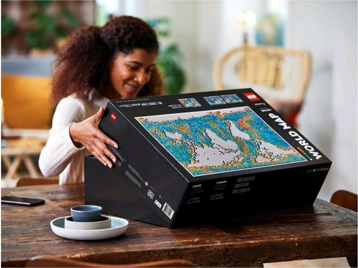 Actual product image LEGO World map (31203, LEGO Art, LEGO Rare Sets)