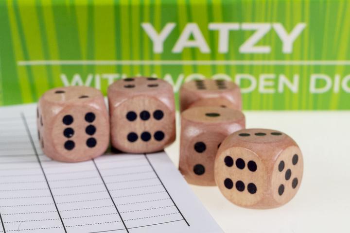 Actual product image Tactic Trendy Yatzy board game (Dutch, German, Finnish, Polish, Swedish, French, Russian, Estonian, Spanish, English, Lithuanian, Italian, Latvian, Norwegian, Danish, Greek, Hungarian)